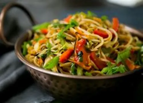 Veg Hakka Noodles (Large)